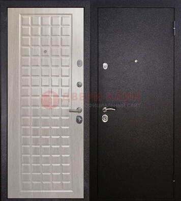 Черная входная дверь с порошковым покрытием ДП-206 в Тихвине