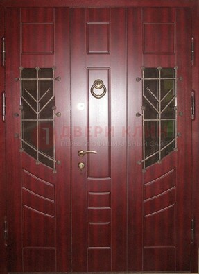 Парадная дверь со вставками из стекла и ковки ДПР-34 в загородный дом в Тихвине