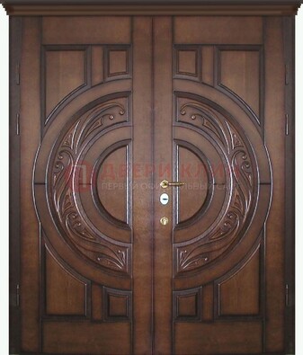Утепленная коричневая стальная парадная дверь ДПР-51 в Тихвине