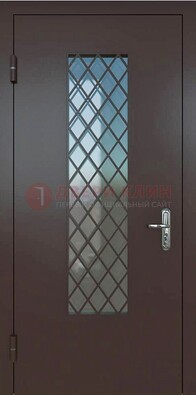 Темная металлическая дверь с решеткой и стеклом ДС-7 в Тихвине