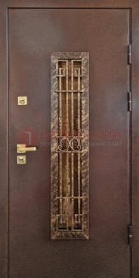 Металлическая дверь с порошковым напылением со стеклом и ковкой ДСК-110 в Тихвине