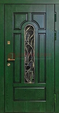 Зеленая железная дверь со стеклом и ковкой ДСК-111 в Тихвине