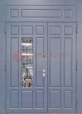 Серая двухстворчатая дверь Винорит со стеклом и ковкой ДСК-234 RAL 7024 в Тихвине