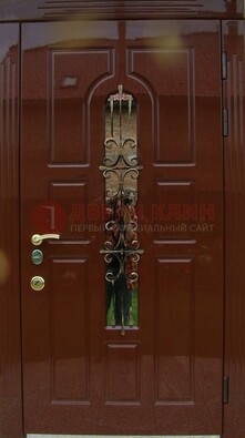 Красивая металлическая дверь со стеклом и ковкой ДСК-33 в Тихвине
