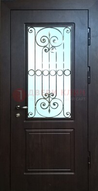 Железная дверь со стеклом и ковкой ДСК-65 для общественных зданий в Тихвине
