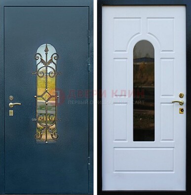 Входная дверь Дверь со стеклом и ковкой ДСК-71 для кирпичного дома в Тихвине