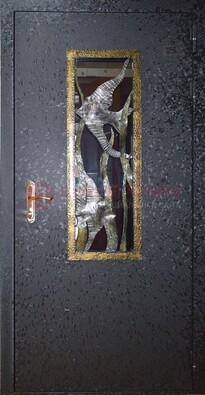 Металлическая дверь со стеклом и ковкой ДСК-82 для крыльца в Тихвине