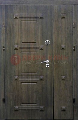 Железная двухстворчатая филенчатая дверь с виноритом ДВТ-143 в Тихвине