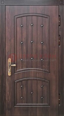 Коричневая уличная дверь с виноритом для дома ДВТ-235 в Тихвине
