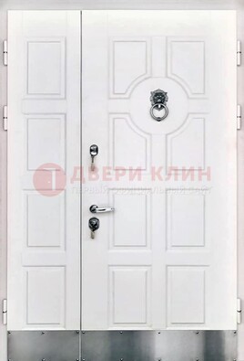 Белая входная дверь с виноритом ДВТ-246 в Тихвине