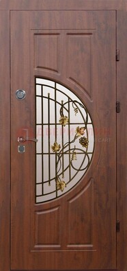 Стальная коричневая дверь с виноритом и ковкой ДВТ-82 в Тихвине