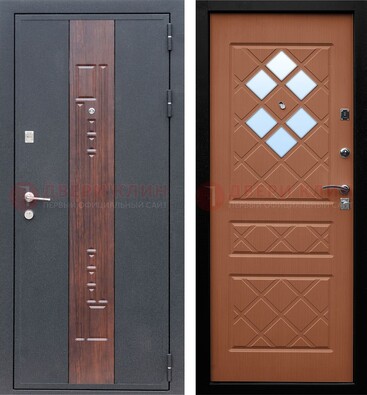 Серая входная дверь с зеркальными квадратиками внутри ДЗ-79 в Тихвине